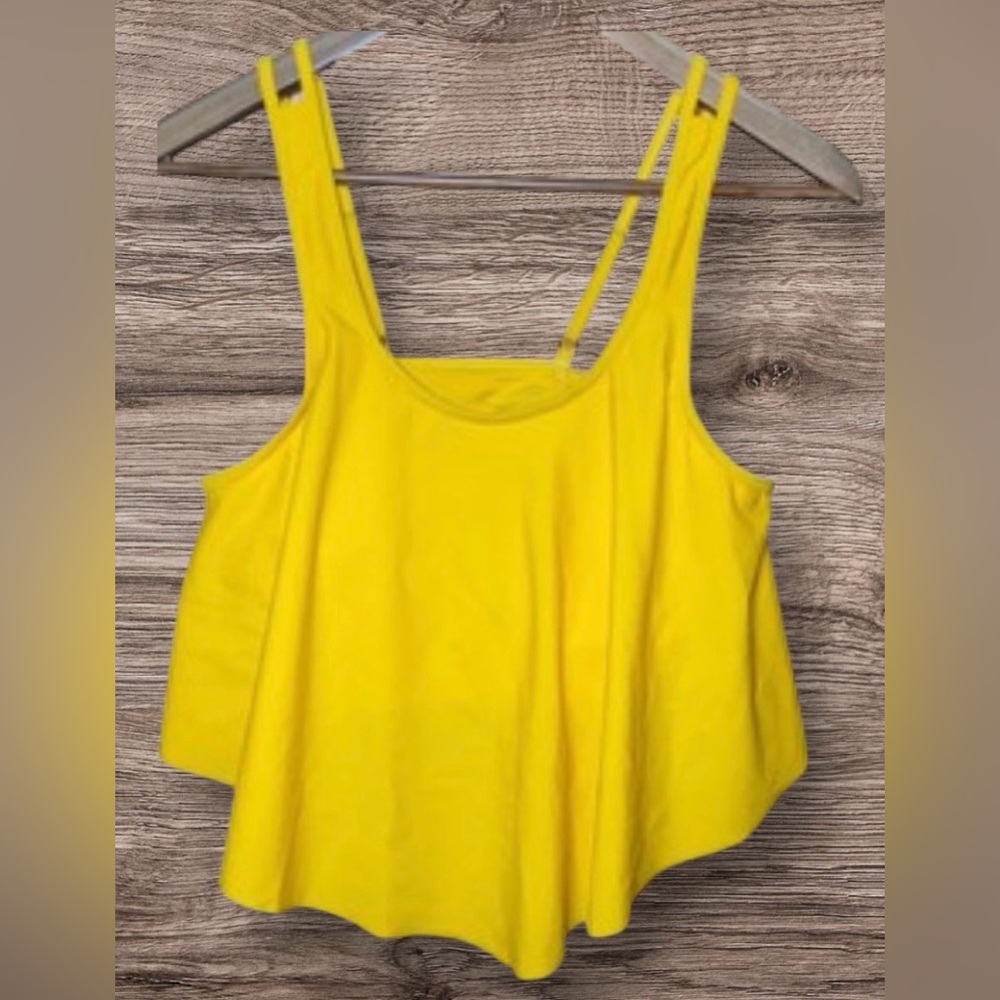 NWOT ROSEGAL Women's Ruffled Swimsuit top - Picture 2 of 5
